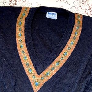 Women’s sweater vintage boutique find!
